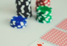 17일부터 홀덤펍·홀덤카페 청소년 출입·고용 금지 assorted playing cards on white surface