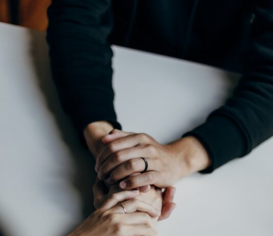 사회적지지의 힘, 정신 건강 증진 person in black long sleeve shirt holding babys feet