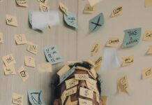 정신건강, 몸만큼 챙겨야 할 소중한 자산 people sitting on chair with brown wooden table