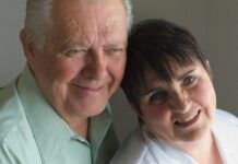 아산병원, 유전성·희귀 비뇨생식기 암 클리닉 개설… 맞춤형 진료 강화 a man and woman smiling