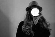 정신건강, 몸만큼 중요한 마음의 건강 챙기기 woman in black shirt wearing black hat