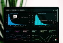 “건강정보 고속도로” 본격 가동… 환자 중심 의료 정보 서비스 강화 graphs of performance analytics on a laptop screen