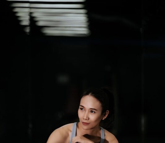 근육, 건강한 삶을 위한 필수 조건 woman in white tank top and black pants sitting on floor