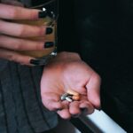 일상 속 영양과 보충제, 스마트하게 챙기는 건강 루틴 a person holding a glass of beer