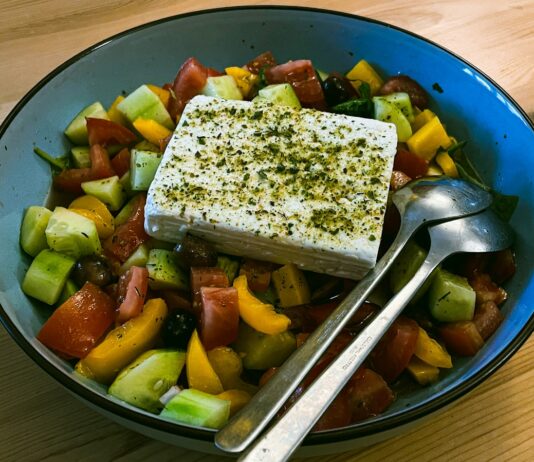 일상을 바꾸는 식단 혁신, 지속 가능한 건강관리의 첫걸음 a bowl of food