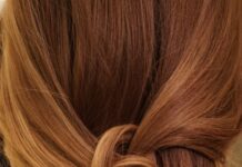 “건강한 모발, 생활 속 작은 변화에서 시작하세요” brown hair on white textile