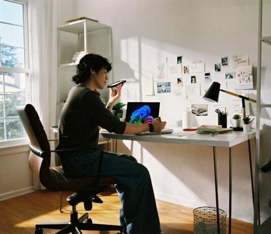 디지털 디톡스, 당신의 삶에 여유를 더하다 Person working at desk with laptop and phone.